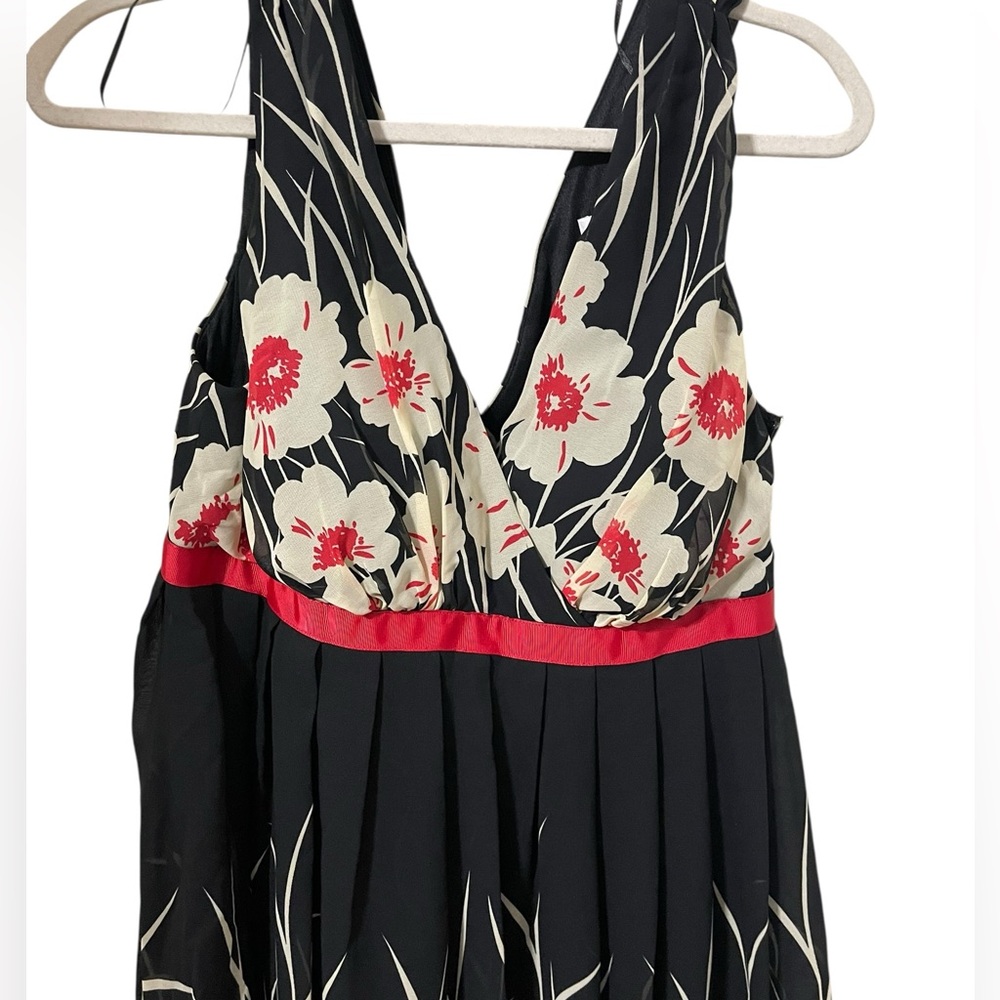 💙DRESS BARN, FLORAL BLACK/ RED SLEEVELESS, PLEADED DRESS - Picture 11 of 11